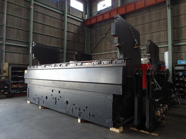CNC 折床 AMADA FBD4006