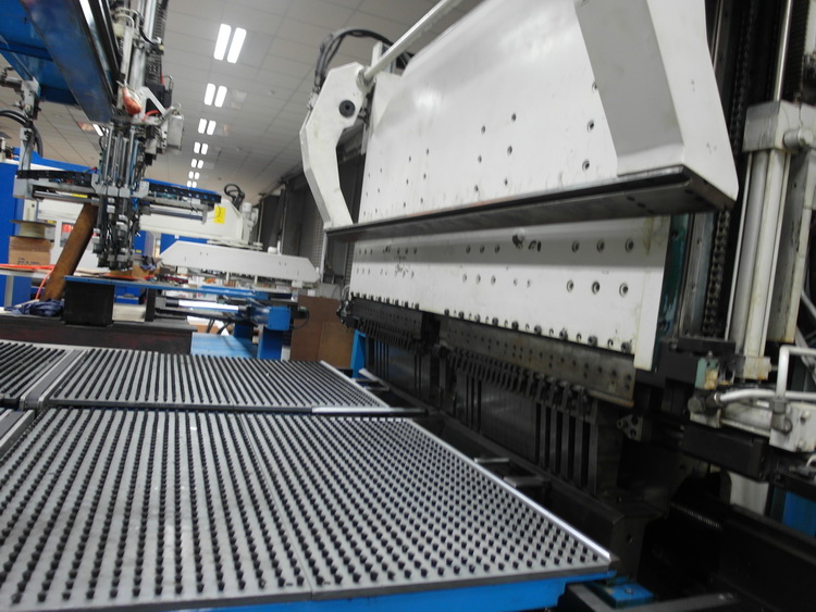 CNC 折床 SAMAT FBD4006