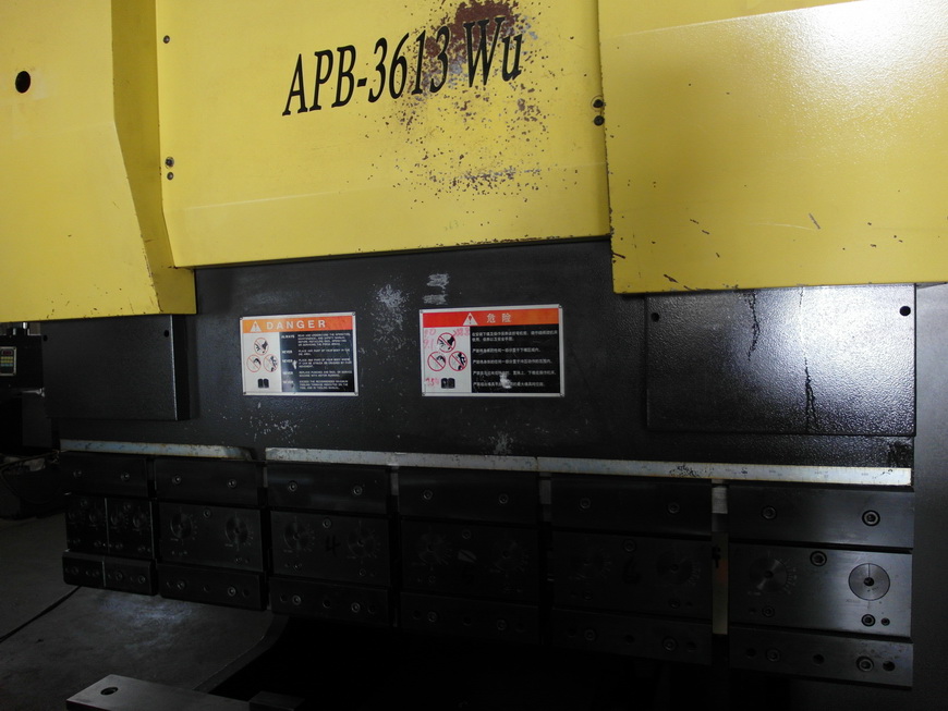 CNC 折床 TOYOKOKI APB-3613WU